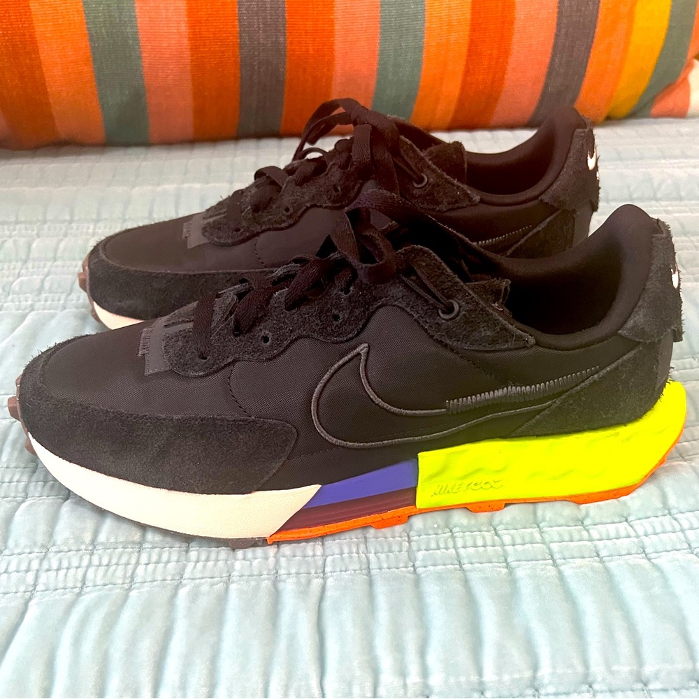 Size 10 Women’s Nike Fontanka Waffle, Gently worn